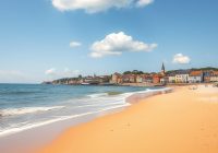 Jak ocenić sezon nad Bałtykiem pod kątem plażowania i zwiedzania — praktyczne wskazówki dla urlopowiczów