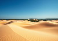 Łeba: odkryj ruchome wydmy i plaże z praktycznym przewodnikiem po atrakcjach i trasach